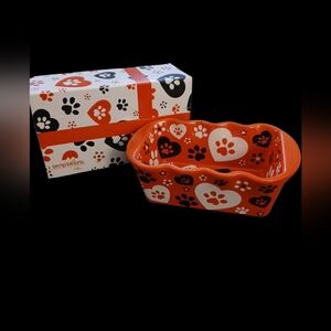 NIB TEMPTATIONS BY TARA Pawfetti 12 ounce loaf pan.  Red, Black & White.